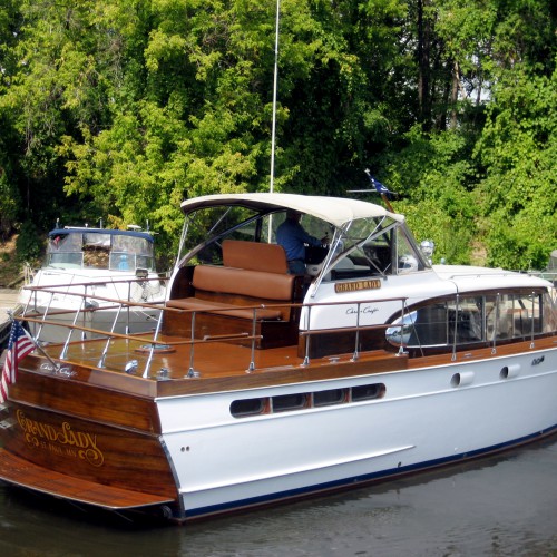 SOLD – 1959 42′ Chris Craft Constellation – $38,000 – St Paul Shipwrights